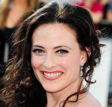 Лара Пулвер