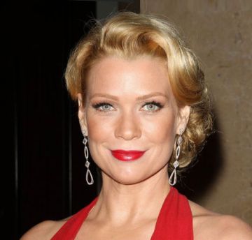 Лори Холден