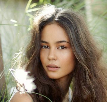 Кортни Итон