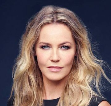 Конни Нильсен